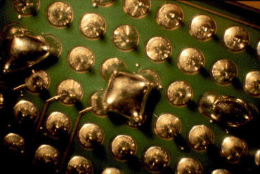 Figure 3: Shorts on a pin grid array Figure 3: Shorts on a pin grid array