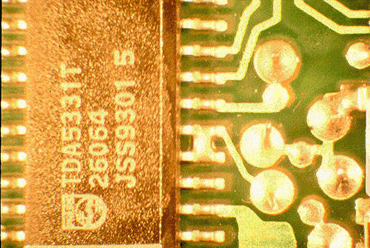 Figure 5: Solder shorts are common on SOIC devices Figure 5: Solder shorts are common on SOIC devices